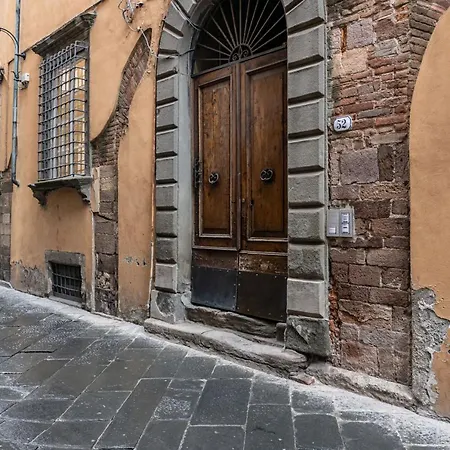 Comfy In Center Near San Michele!